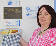 Gastgeberin Heidi Felbermaier betreut Hotel und Restaurant (©Foto: Marikka-Laila Maisel)